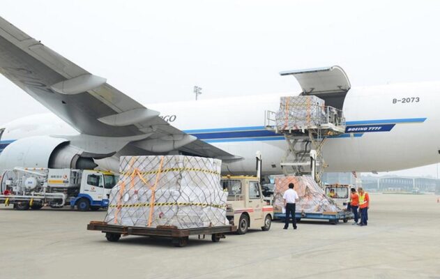 Vận tải hàng không là một trong những các loại hình vận tải