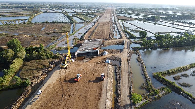Cao tốc Hậu Giang - Cà Mau đang thi công.